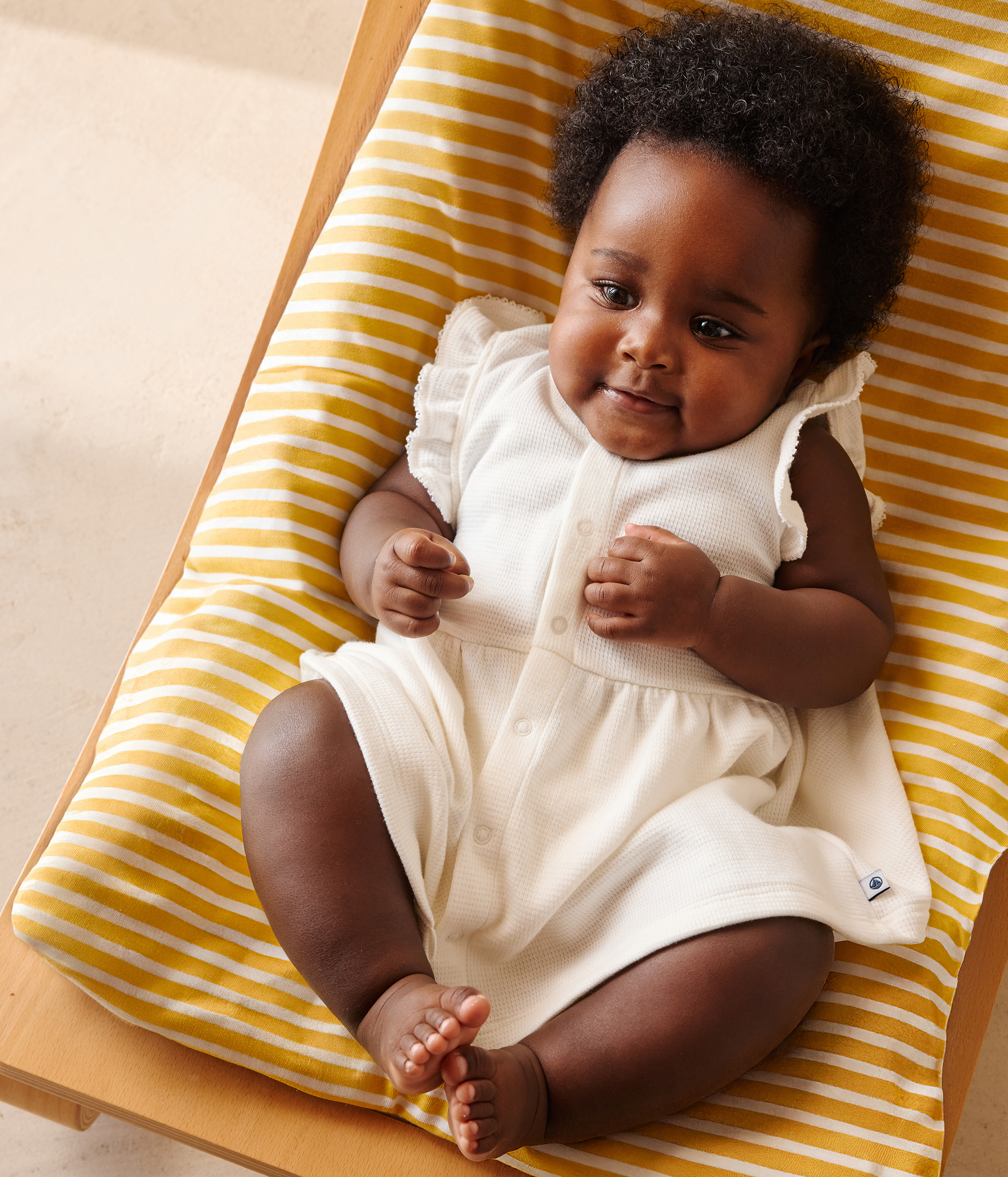 Babies' short-sleeved white honeycomb dress and bloomers