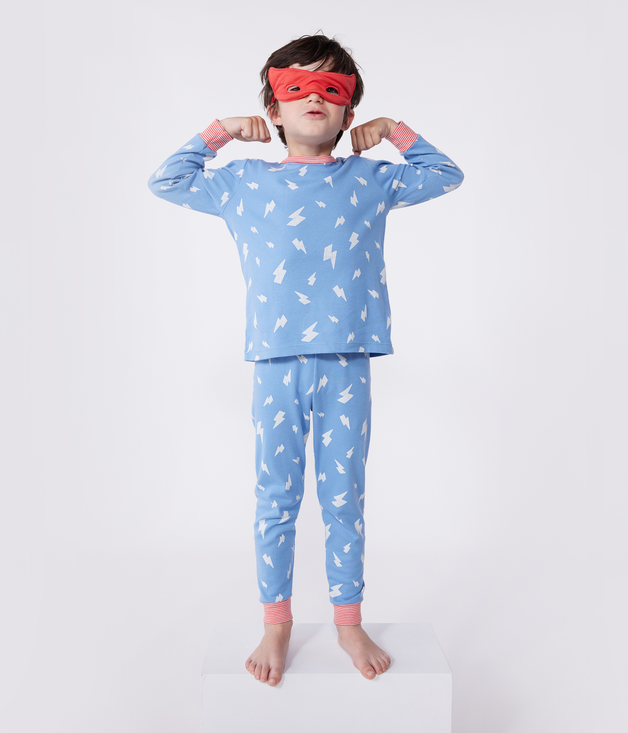 Children's glow-in-the-dark costume pyjamas with cape