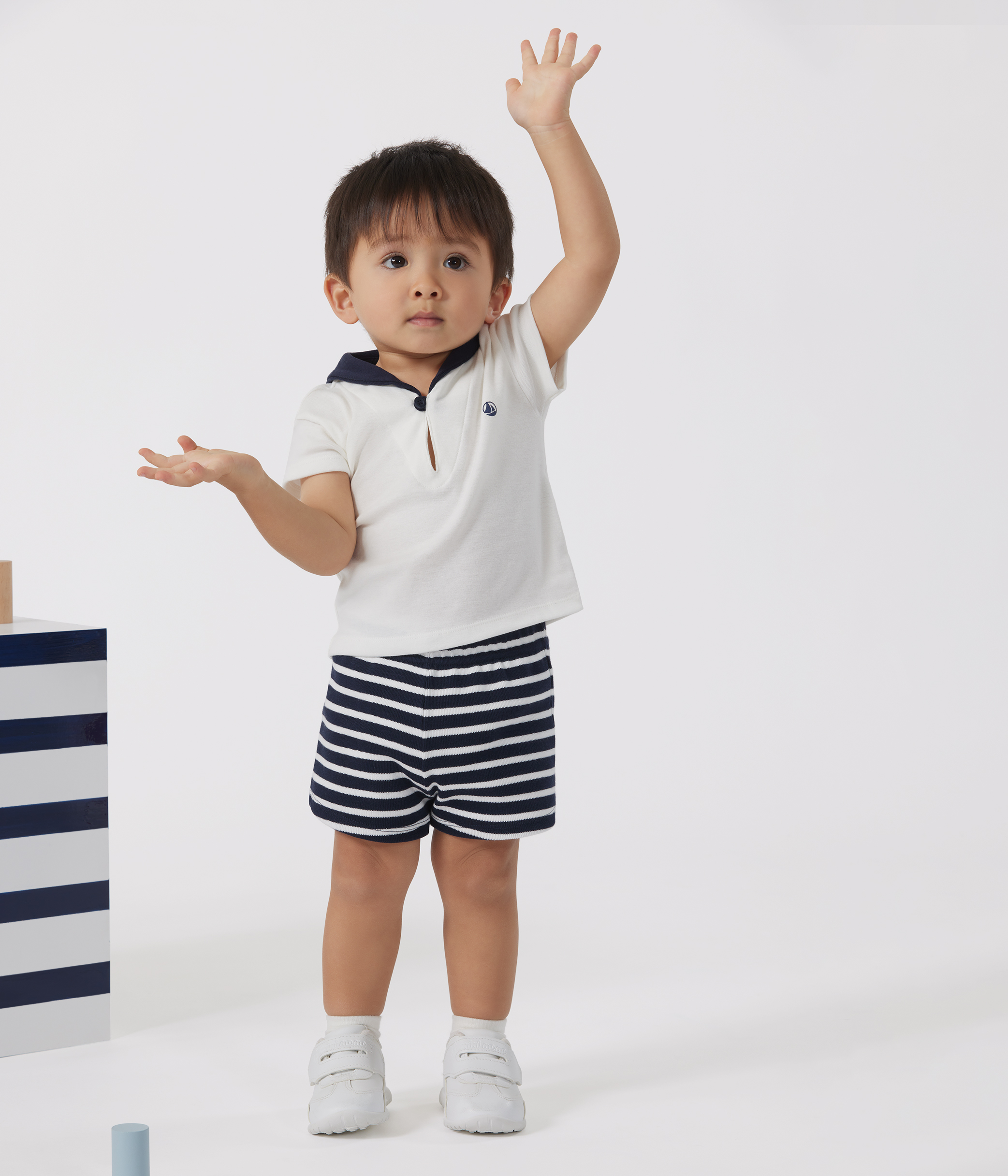 Babies' two-piece cotton set including a T-shirt with a sailor collar