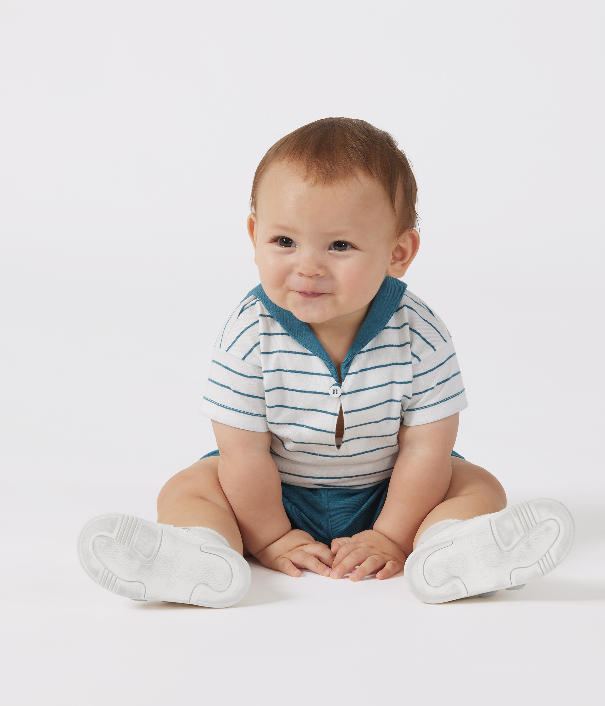 Babies' two-piece cotton set with a striped T-shirt and plain shorts