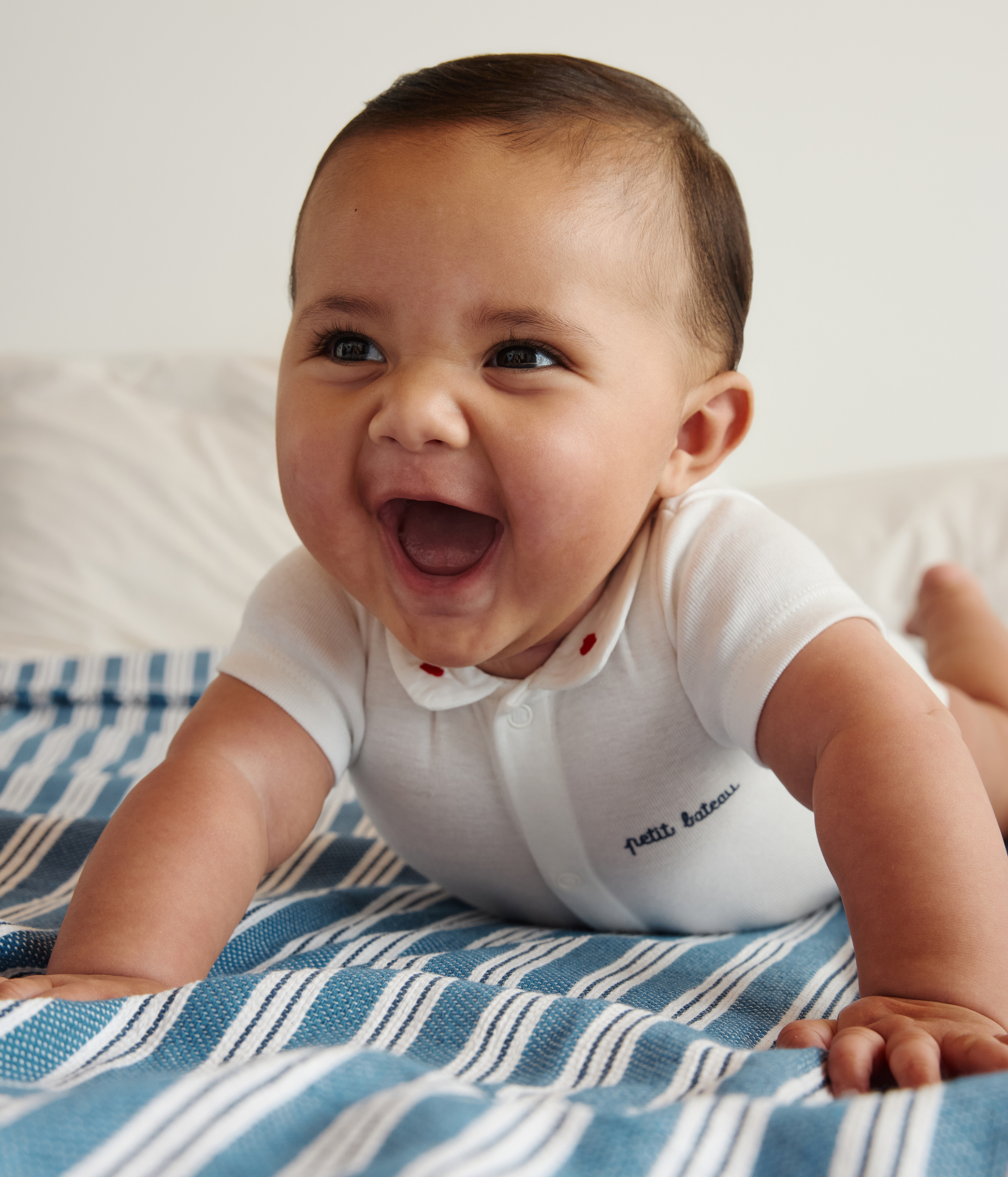 Newborns' short-sleeved cotton body with a collar
