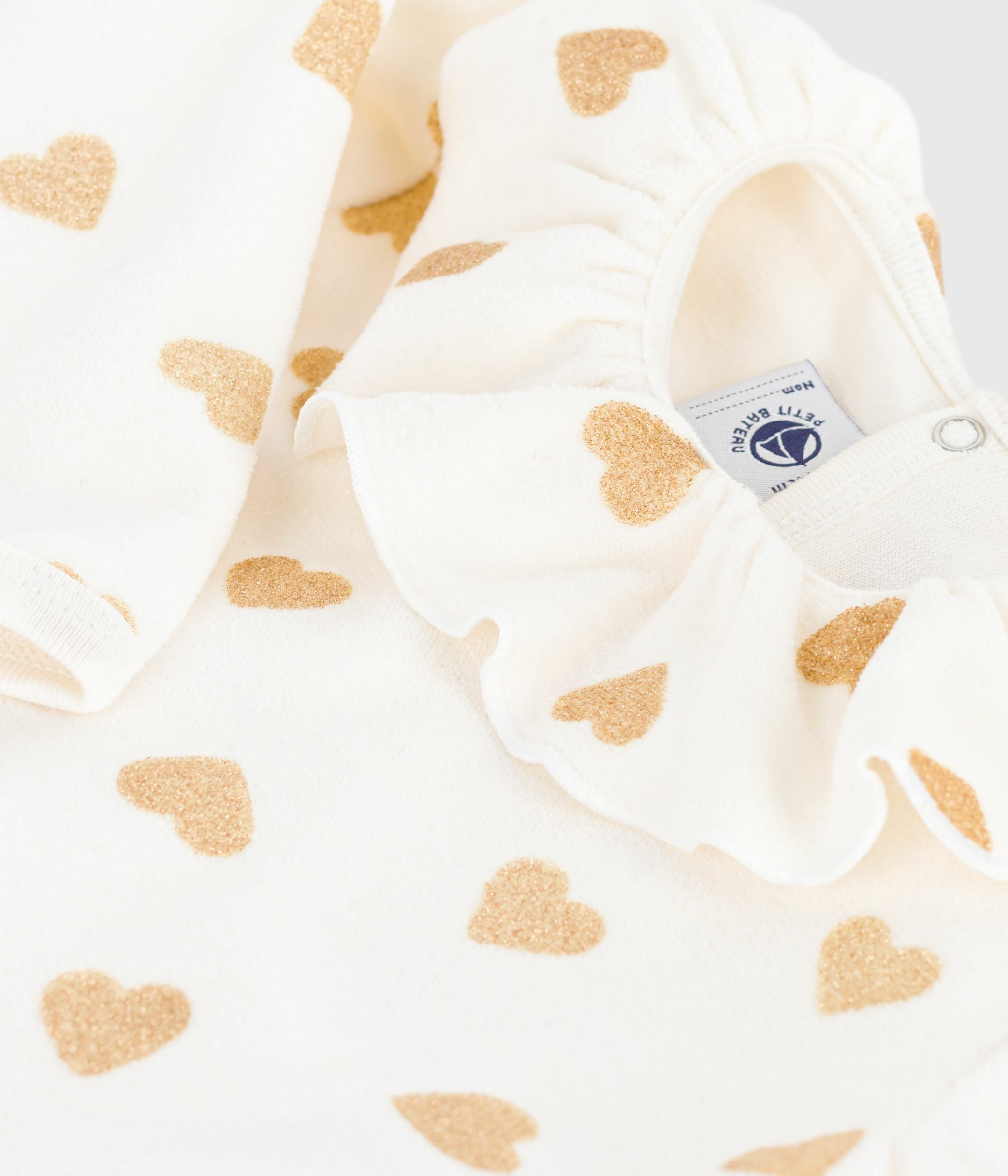 Babies' golden heart-printed velour pyjama suit with a back opening