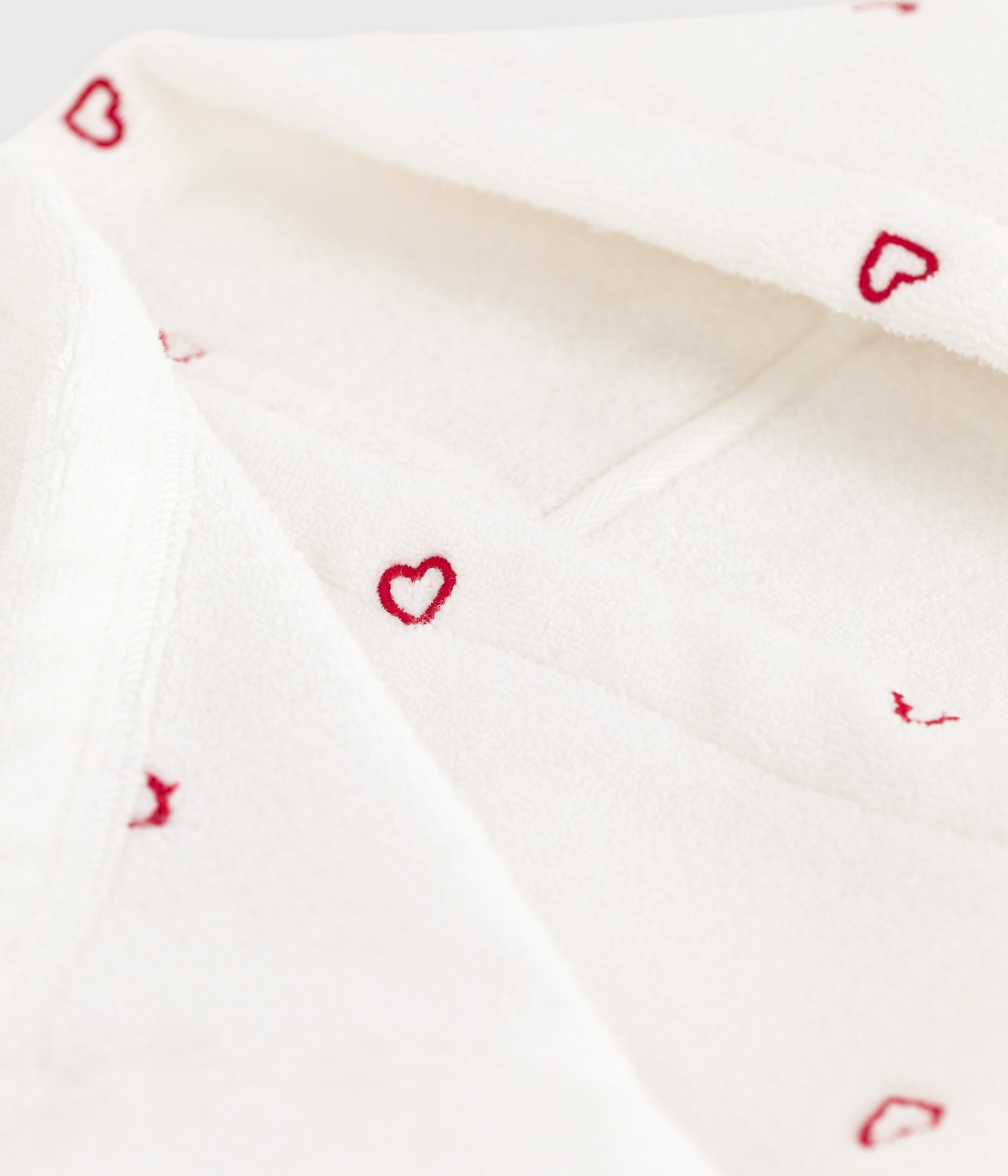 Babies' terry bath cape with embroidered hearts