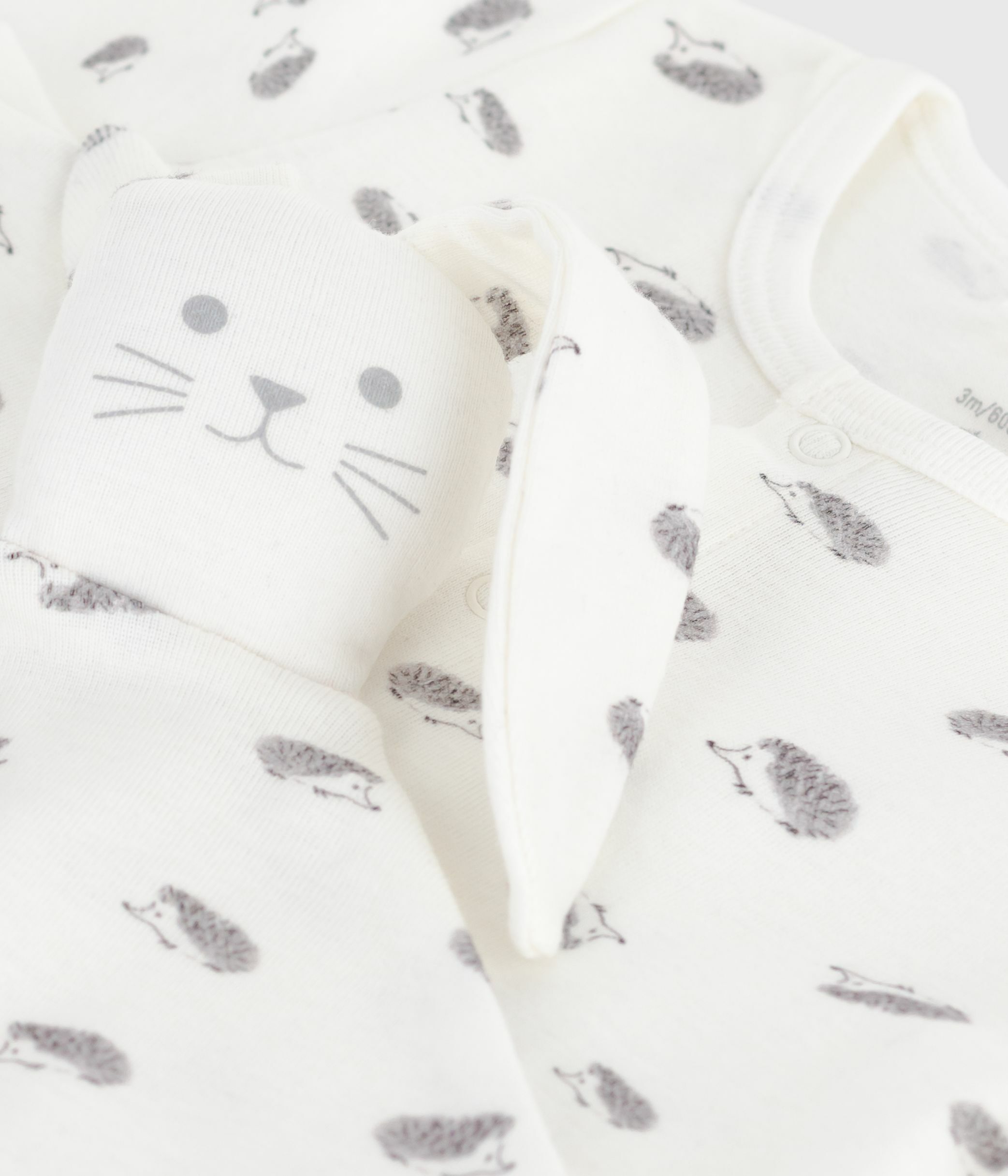 Newborn babies' printed cotton gift set