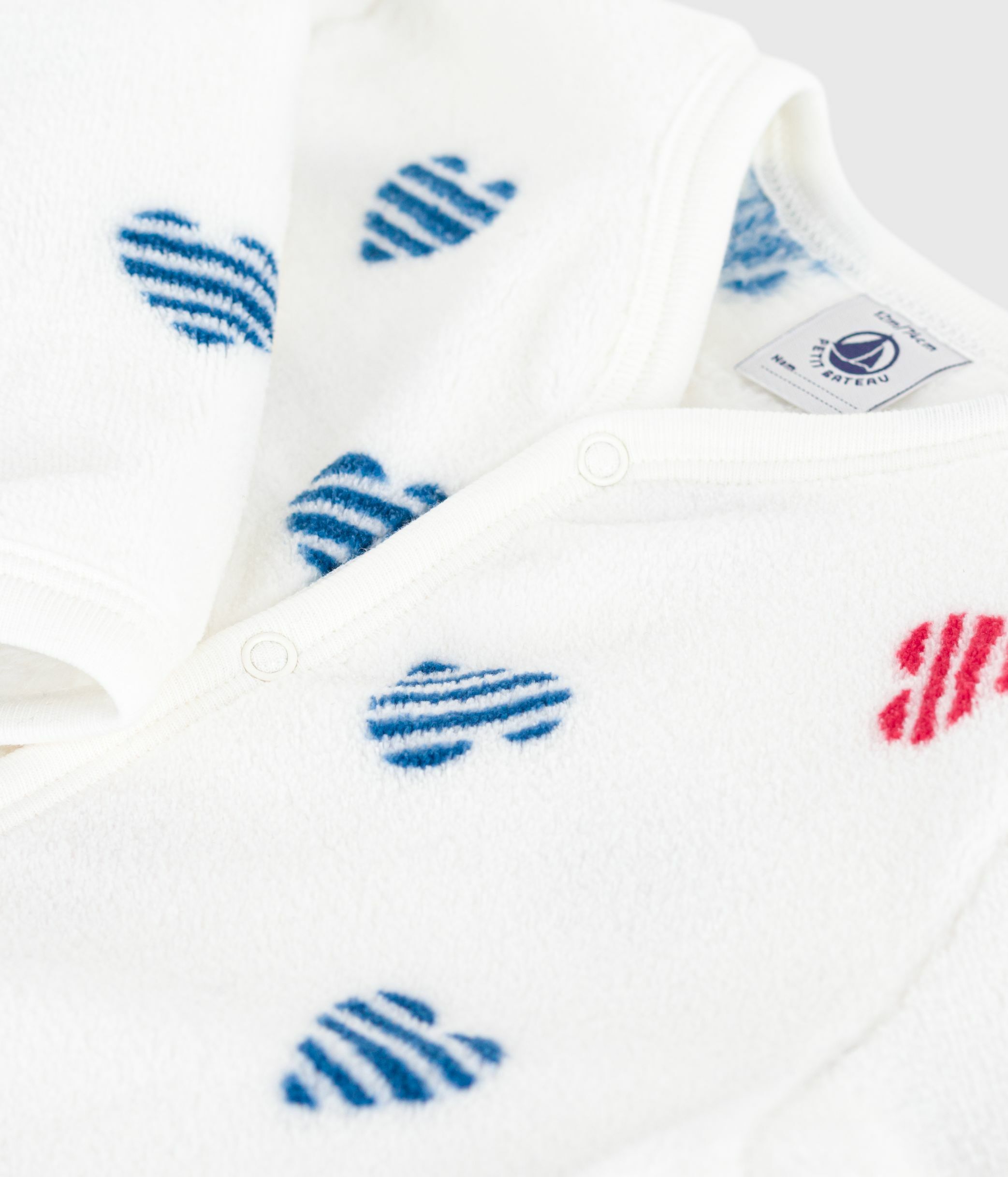 Babies' winter onesie in heart-print fleece