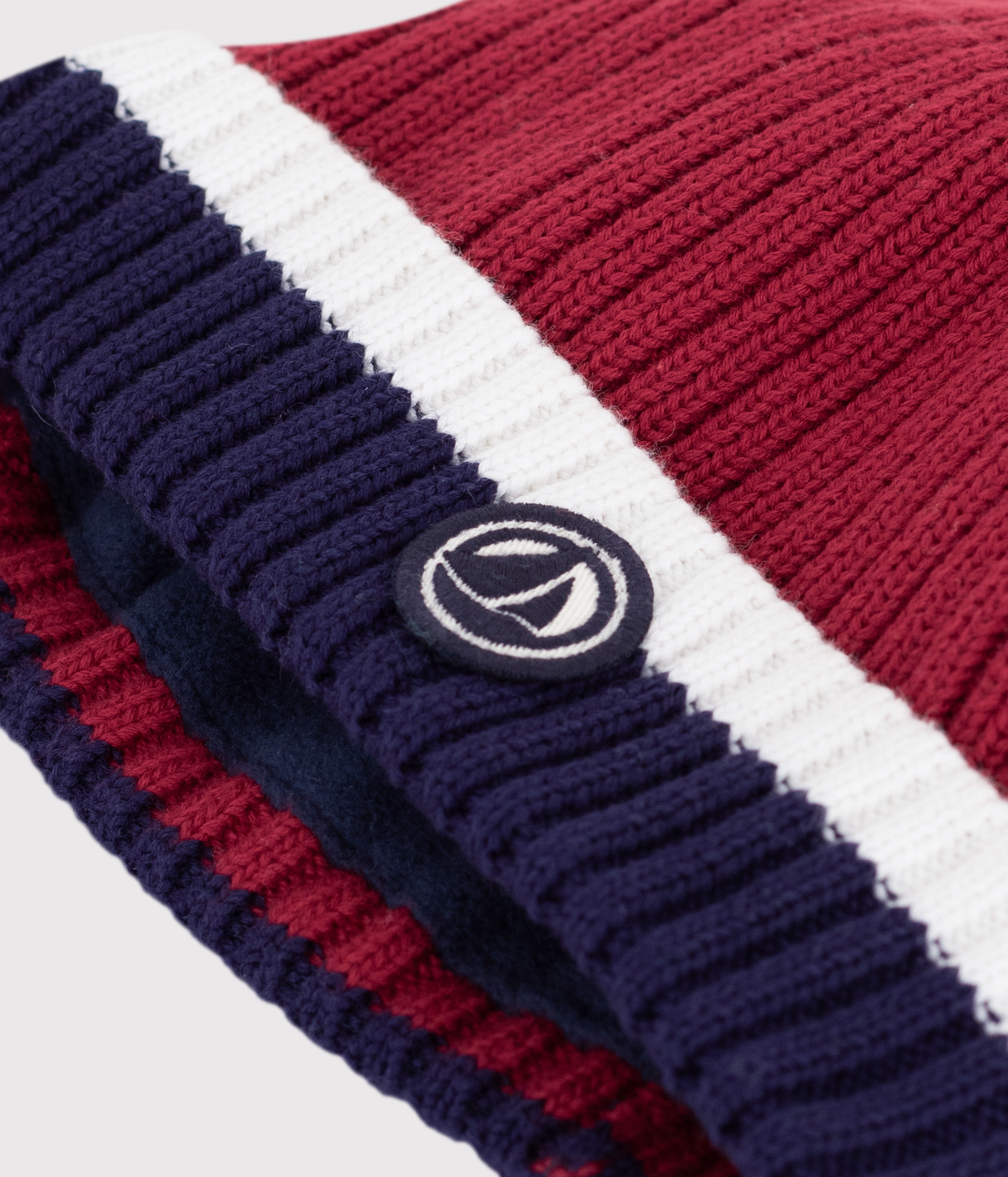 Babies' knitted beanie with a fleece lining