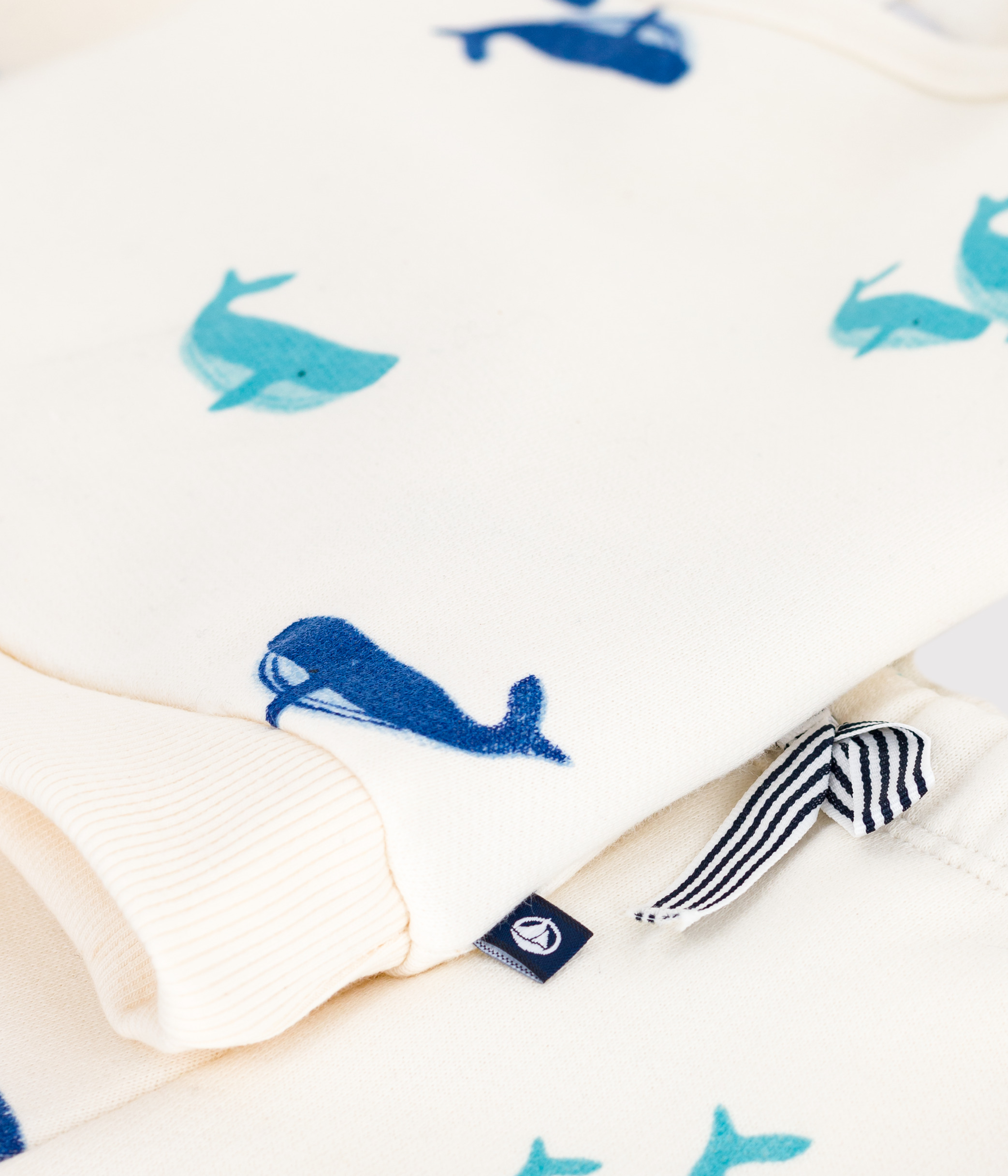 Babies' sweatshirt and trousers set in whale-print cotton