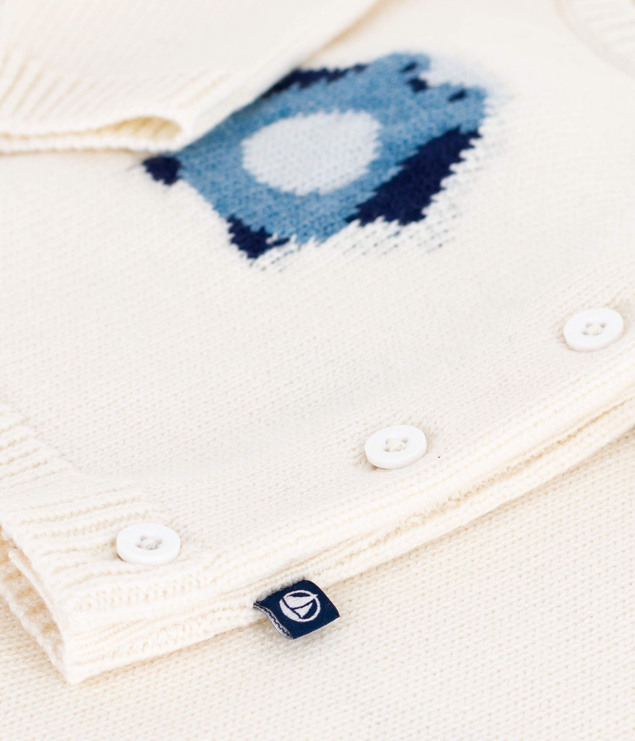 Babies' two-piece knitted outfit with a penguin print