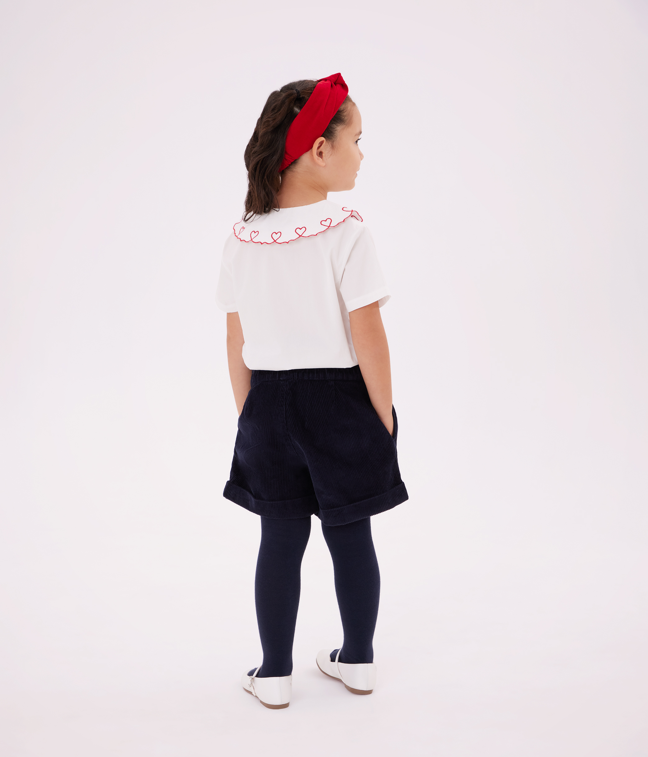 Children's short-sleeved blouse in plain cotton poplin.