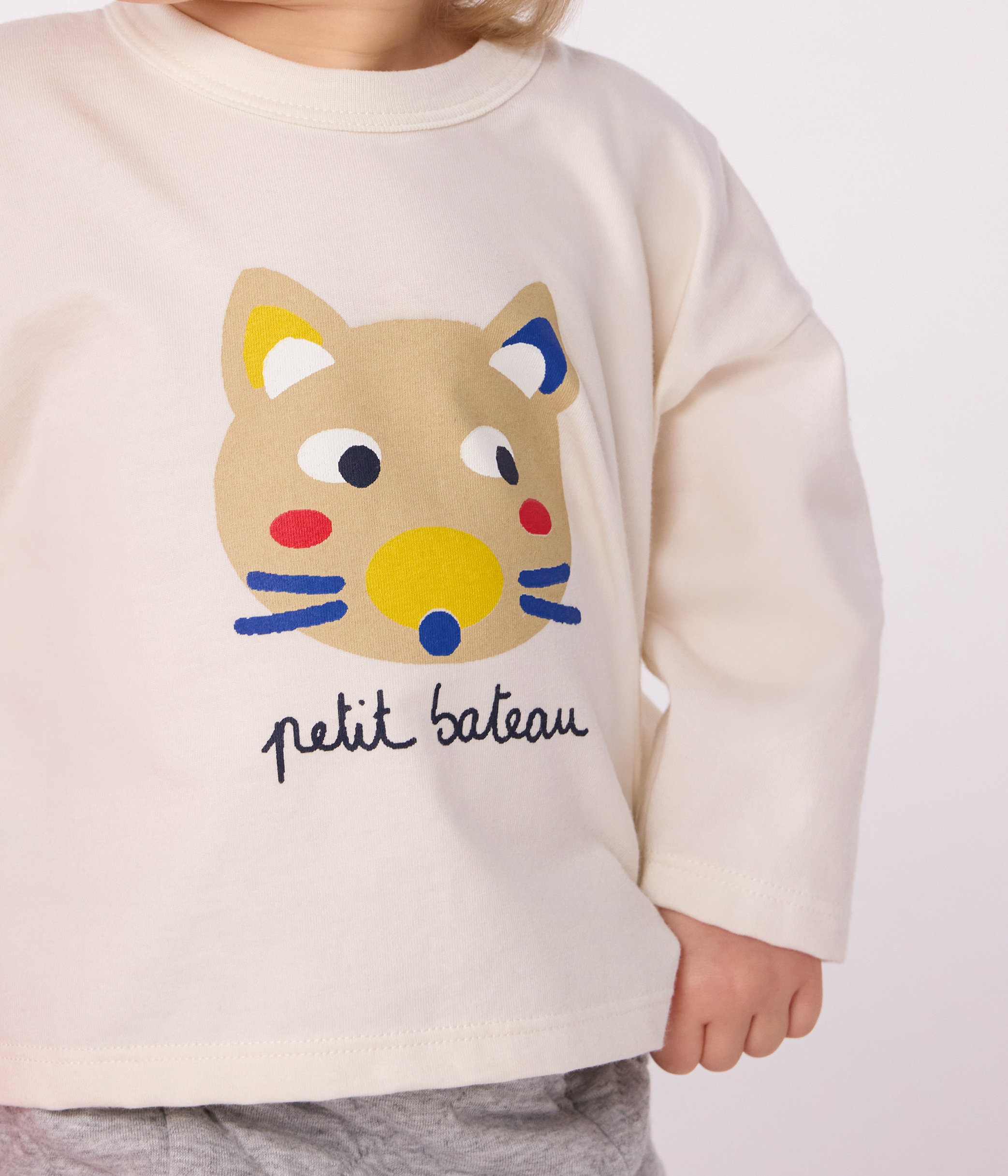Babies' long-sleeved T-shirt with a cat design