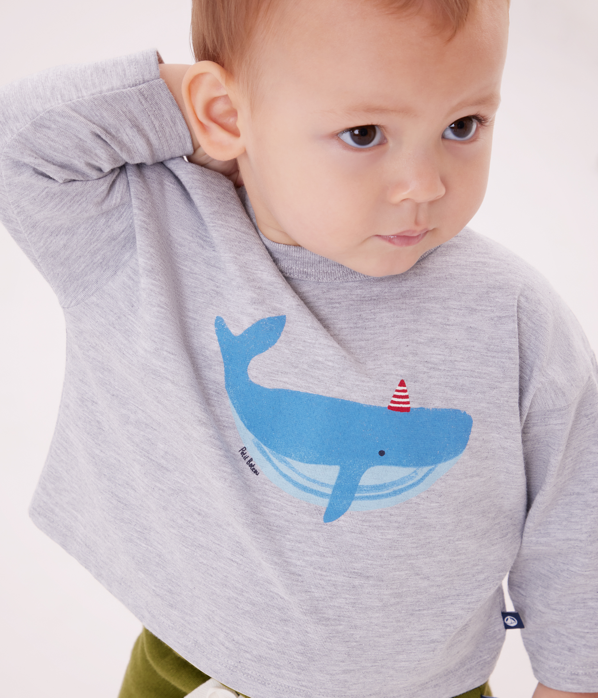 Babies' long-sleeved T-shirt with a whale design