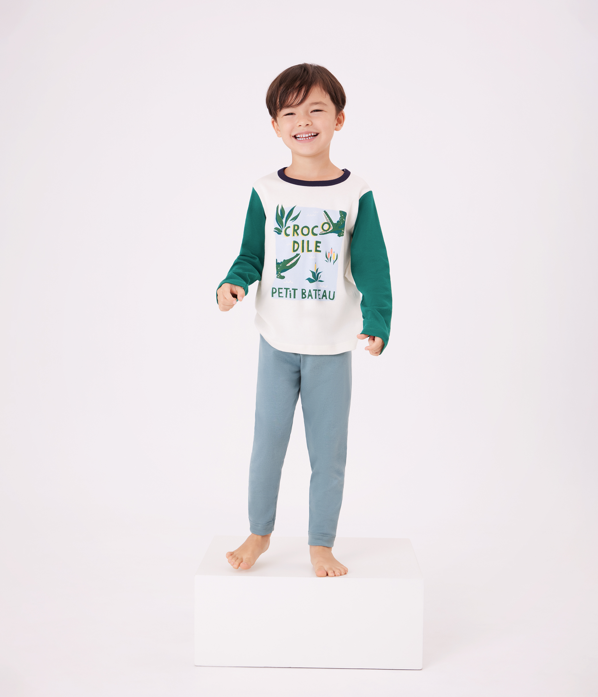 Children's two-colour cotton pyjamas.