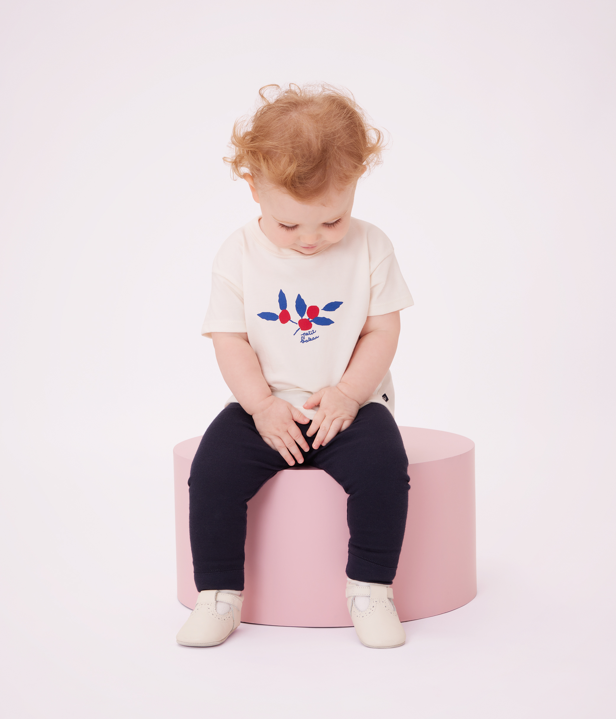Babies' long-sleeved T-shirt with a heart design