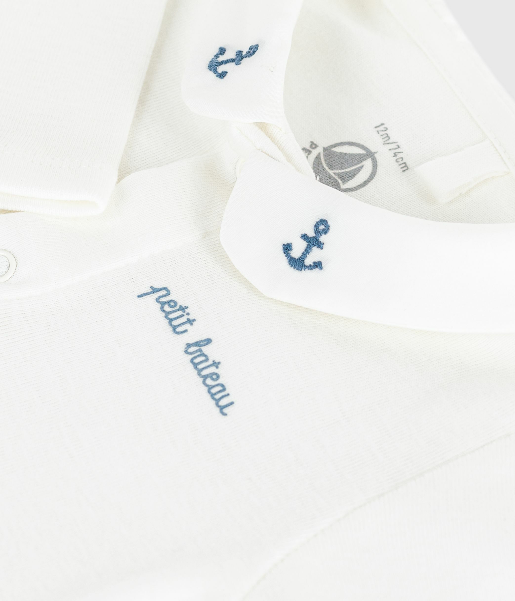 Babies' body with an embroidered collar and a message on the chest