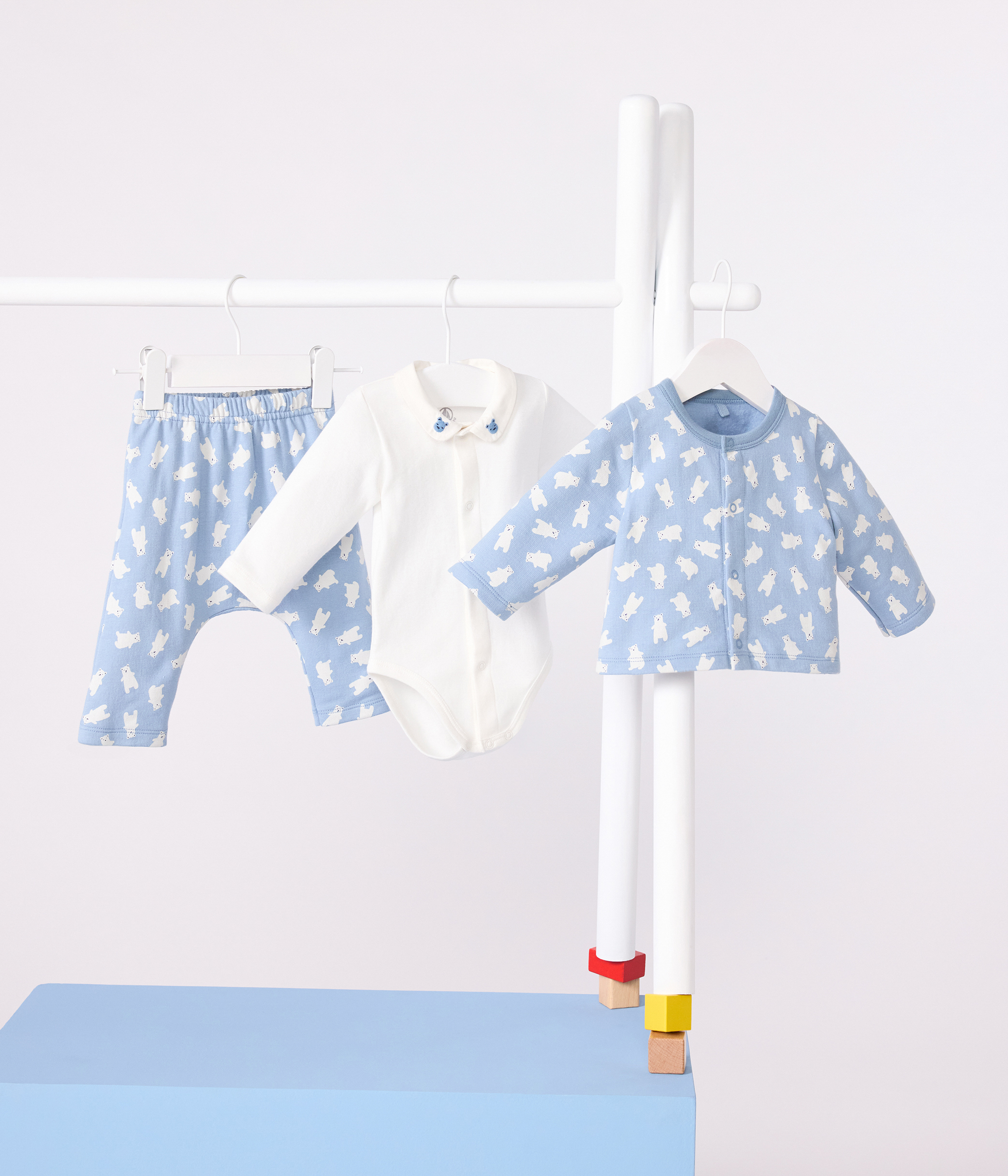 Babies' three-piece bear print set, including a body with an embroidered collar