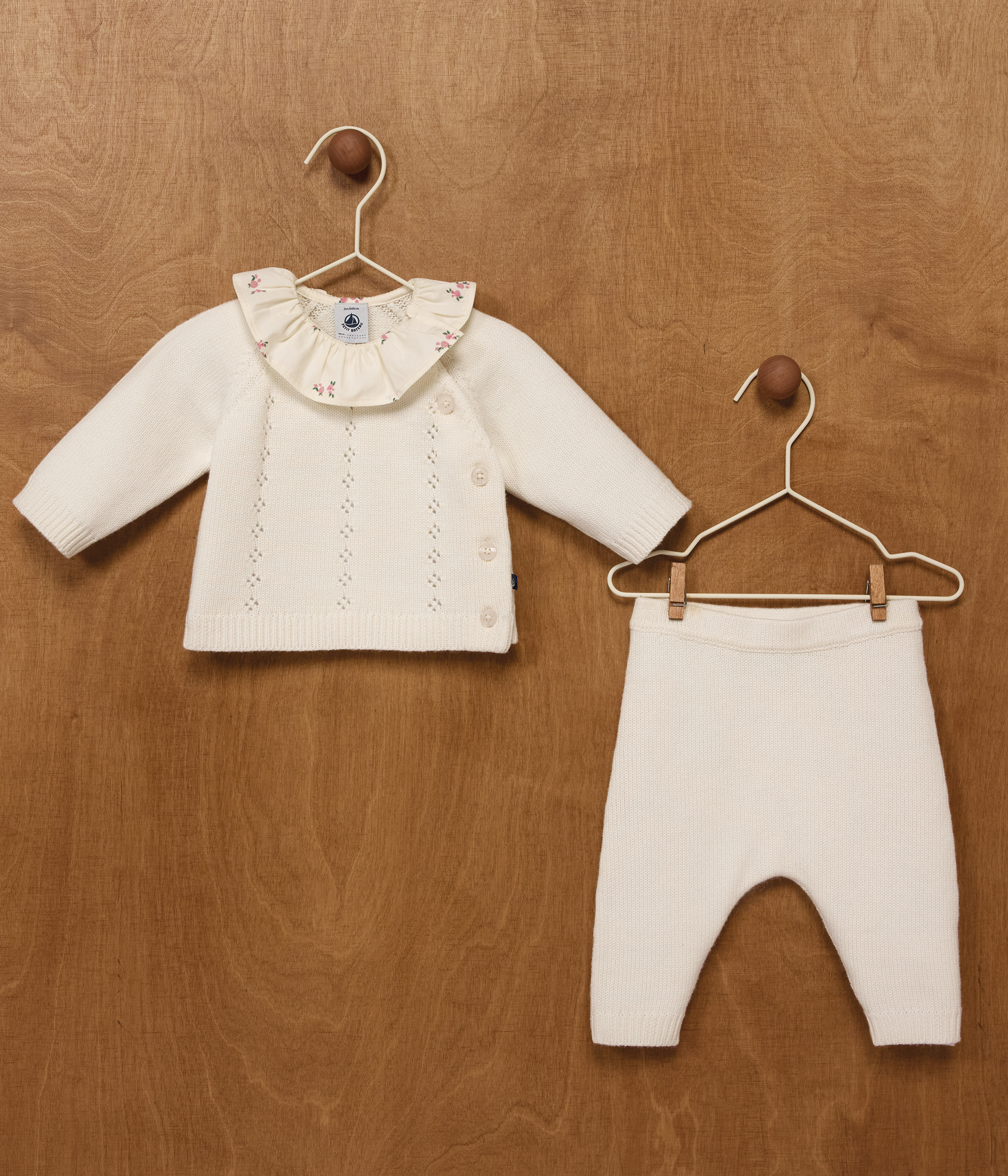 Babies' 2-piece set in wool and cotton with a flower-patterned ruff
