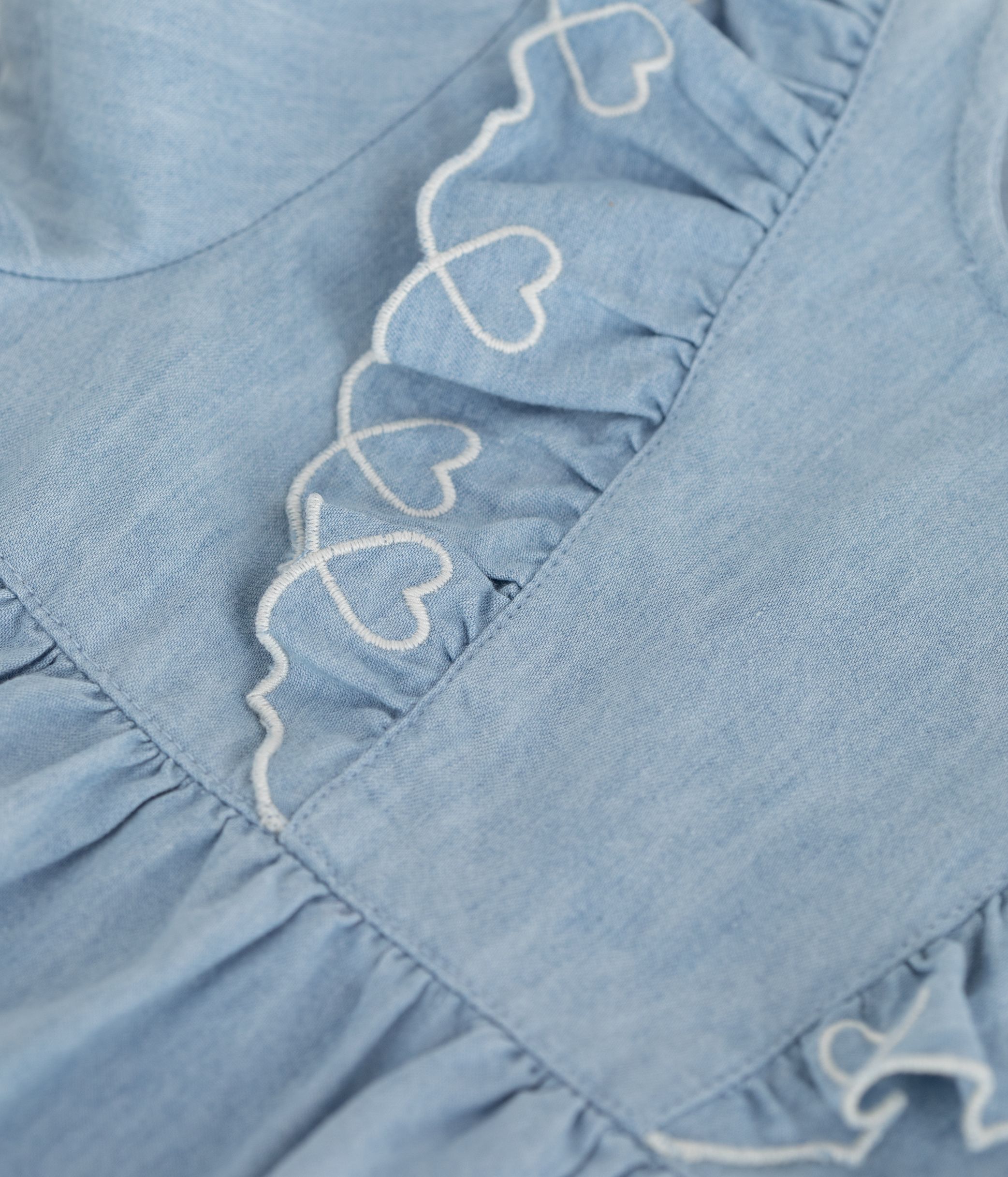 Babies' short-sleeved cotton dress in chambray, embroidered with hearts